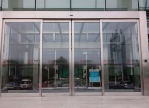 全玻璃自動(dòng)門的選購(gòu)注意事項(xiàng)