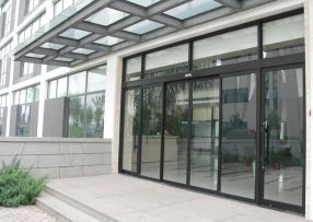 自動(dòng)門門體材料選擇及保養(yǎng)的重要性